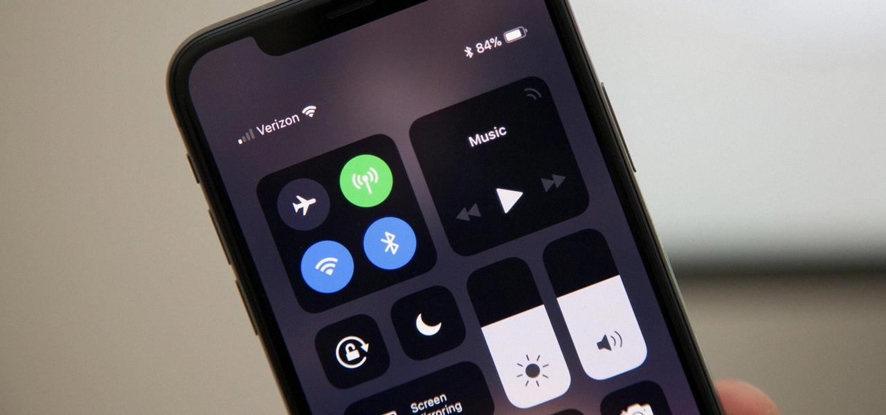 how to access flashlight on iphone 11