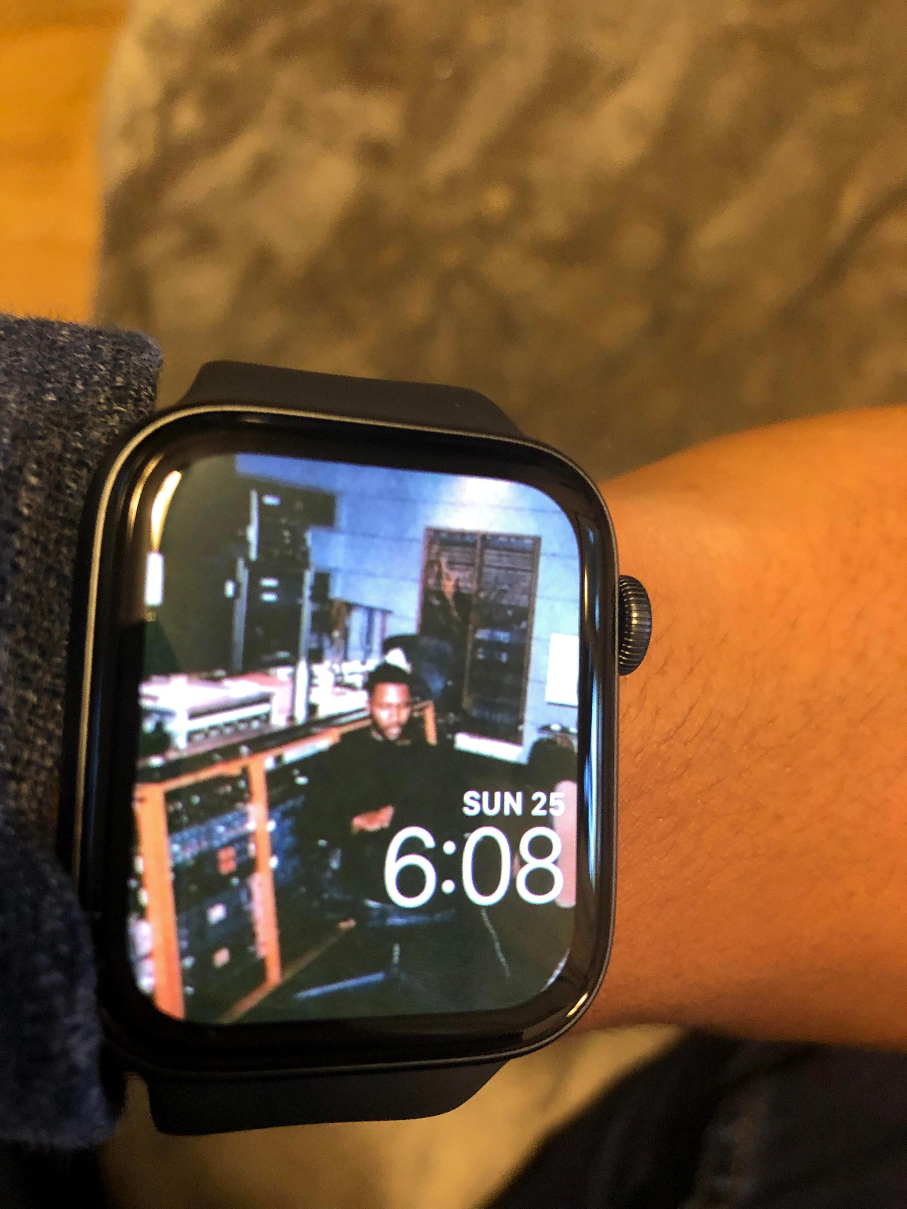 how do you lock the screen on apple watch