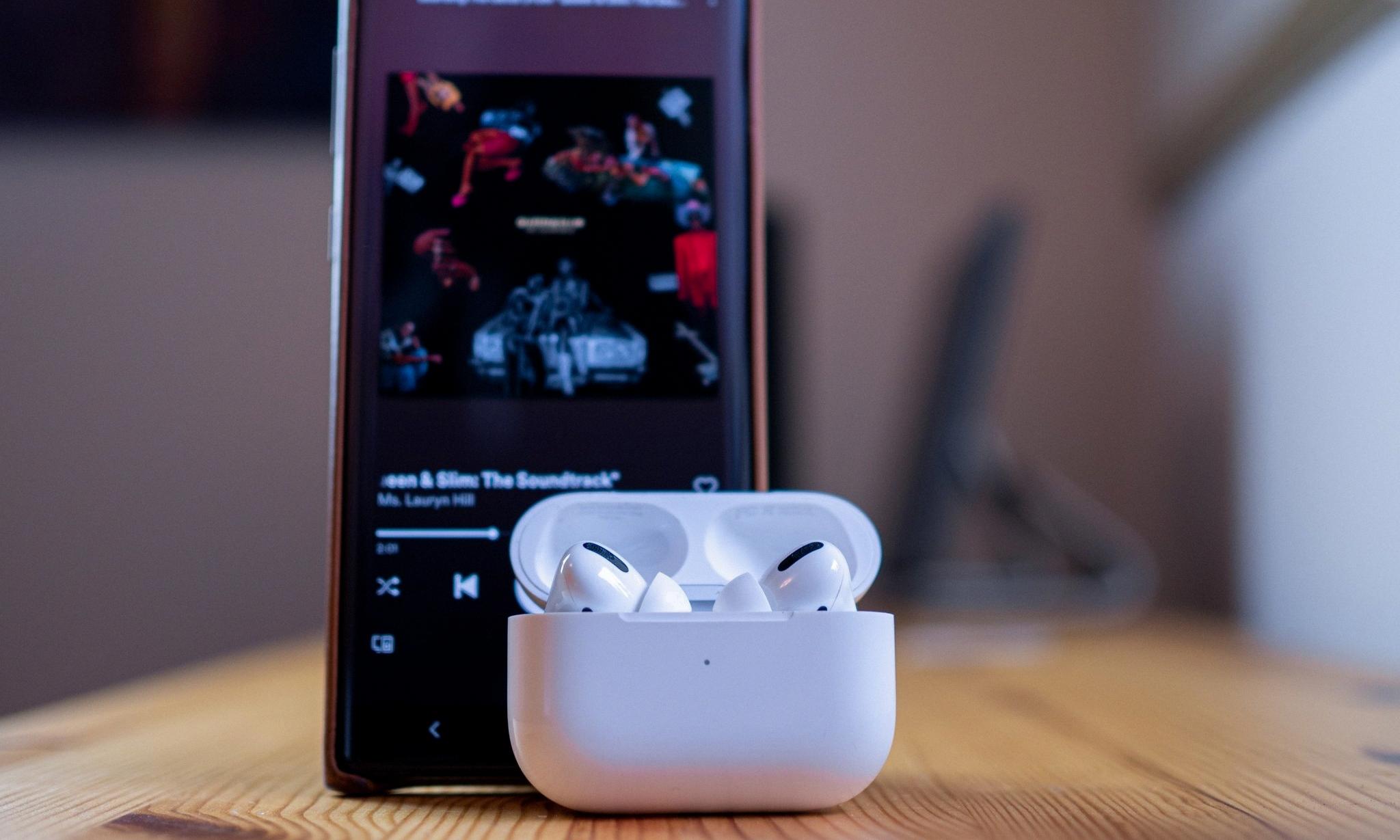 how to charge android airpods
