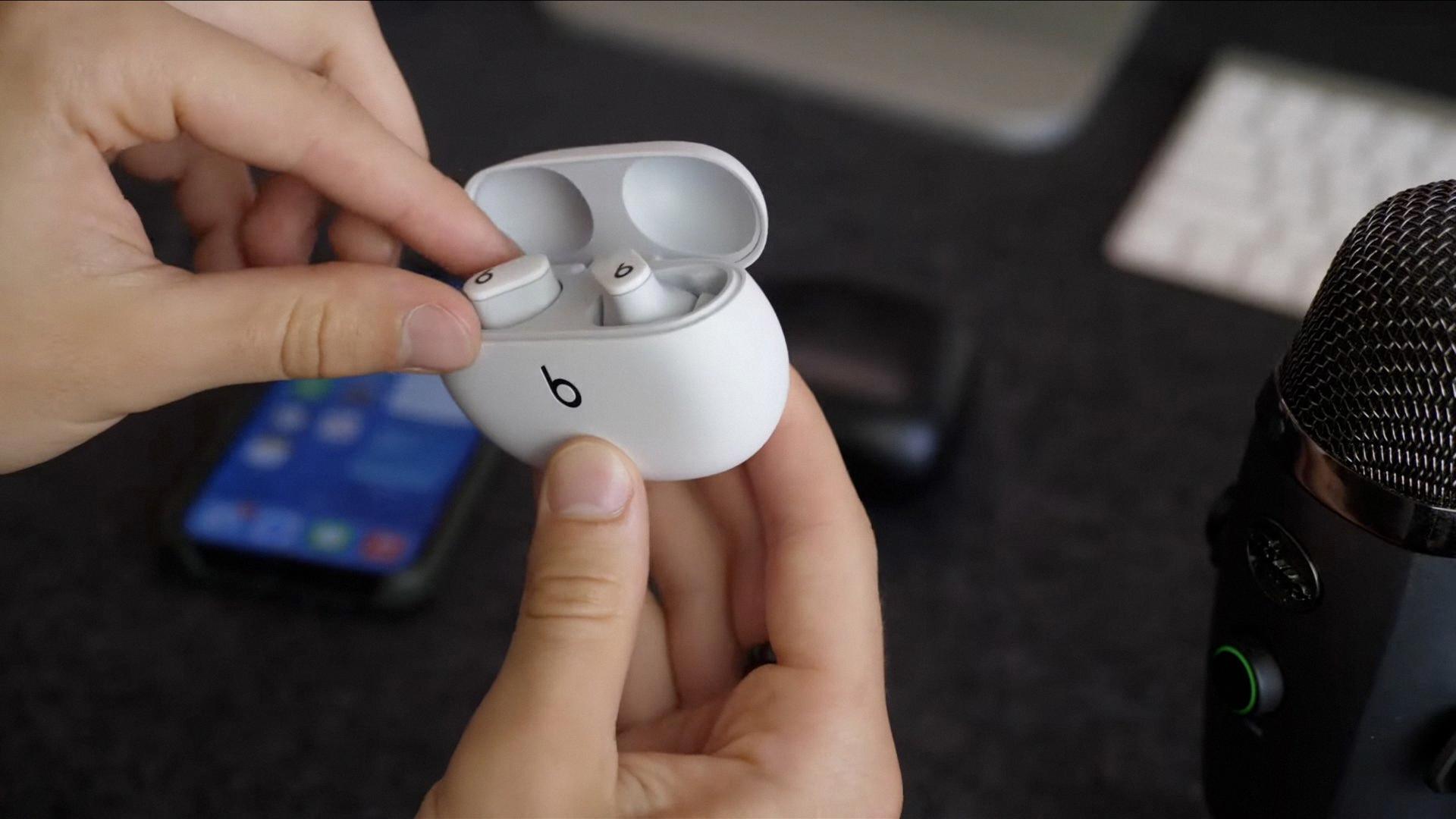 How To Charge The Beats Studio Buds DeviceMAG