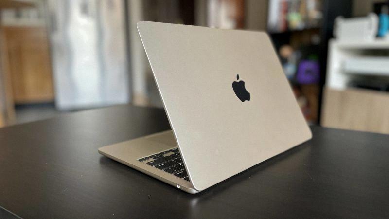 how to clean dust from macbook