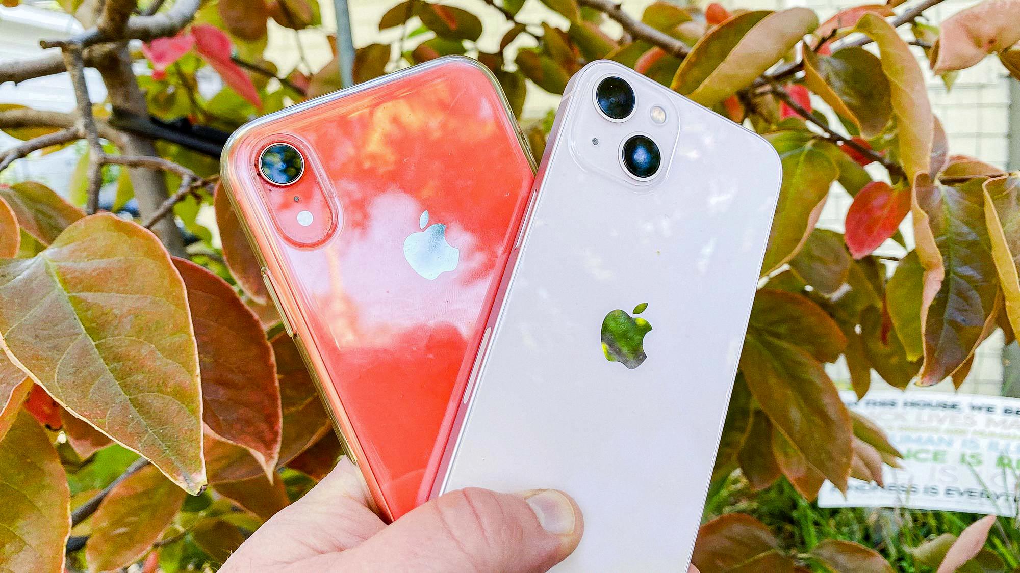 how to clean iphone xr camera