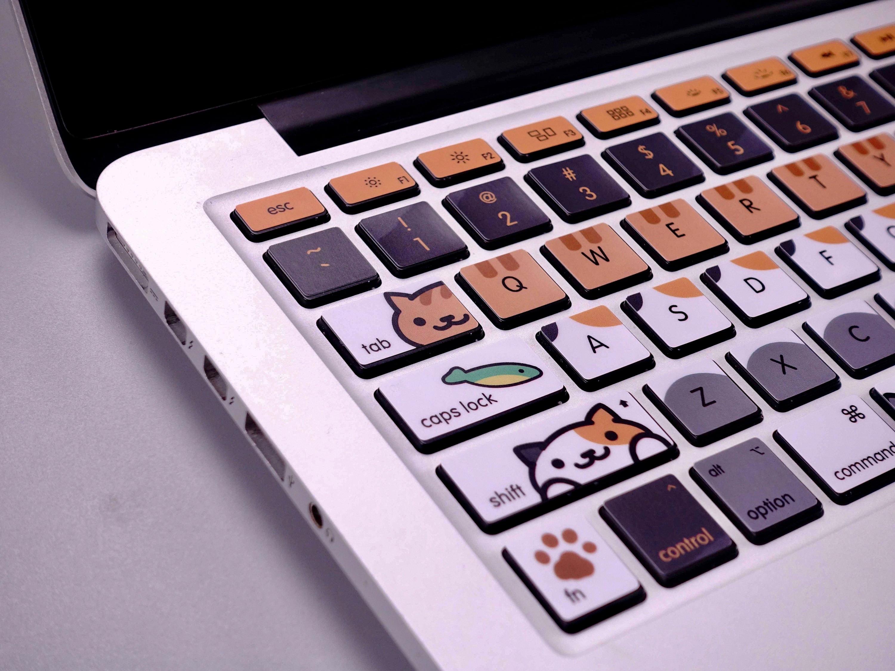 how to clean oil off of macbook keyboard