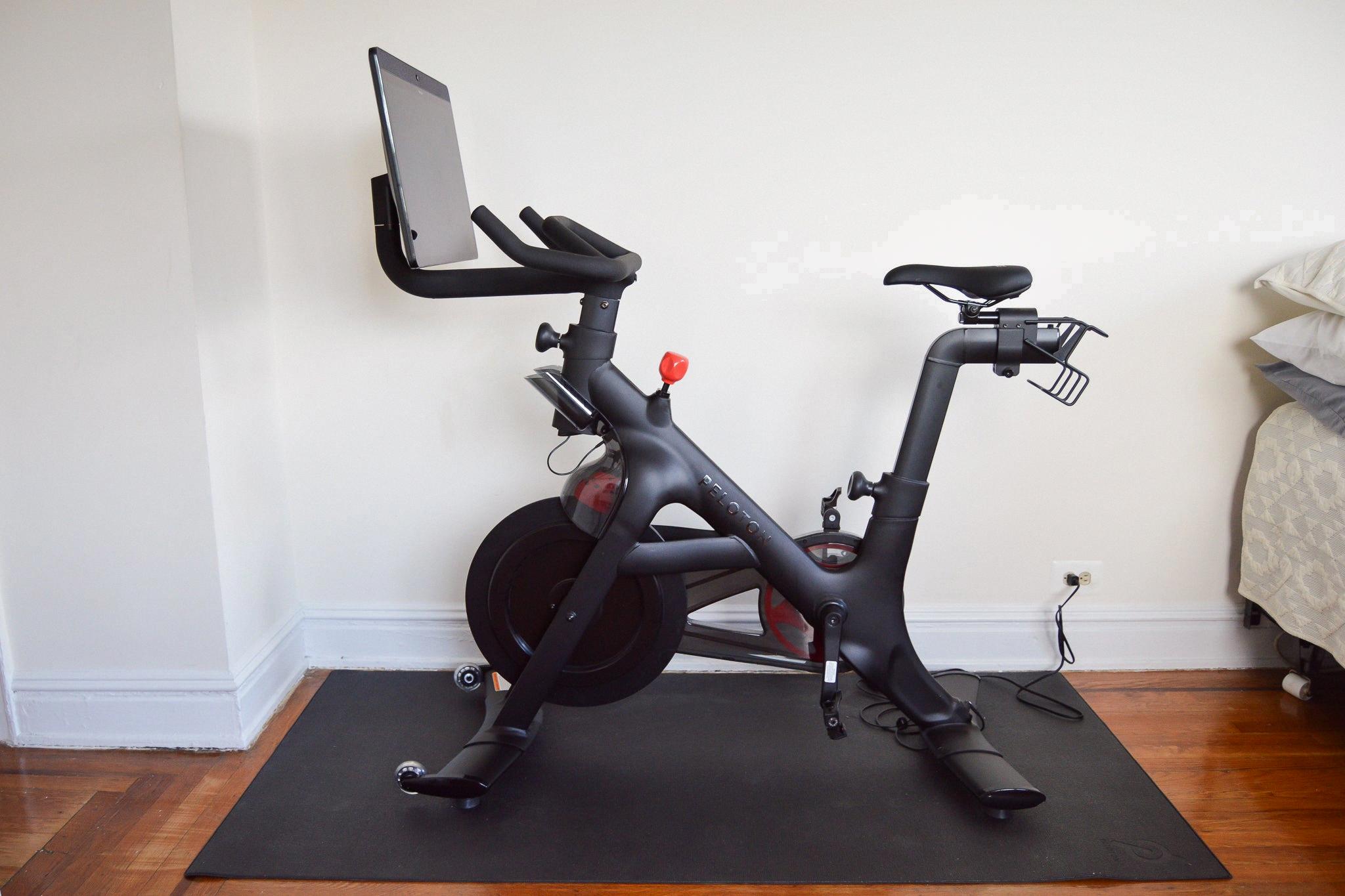 how to connect wireless headphones to peloton