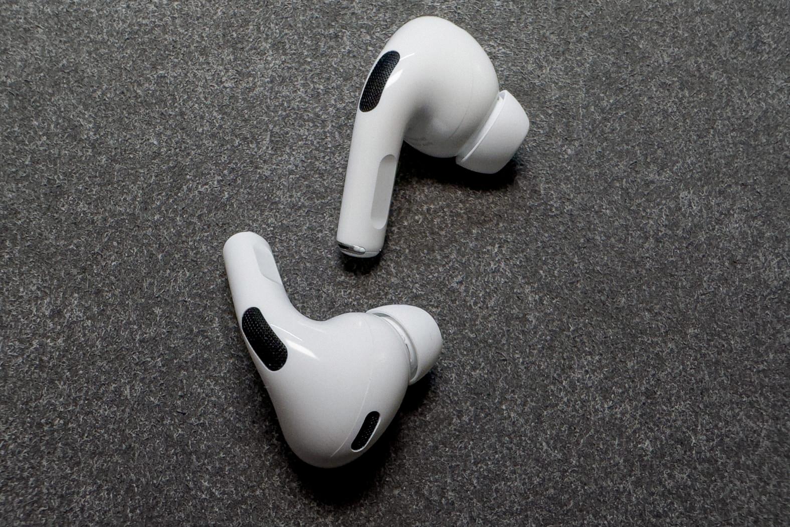 how to control airpods pro on mac