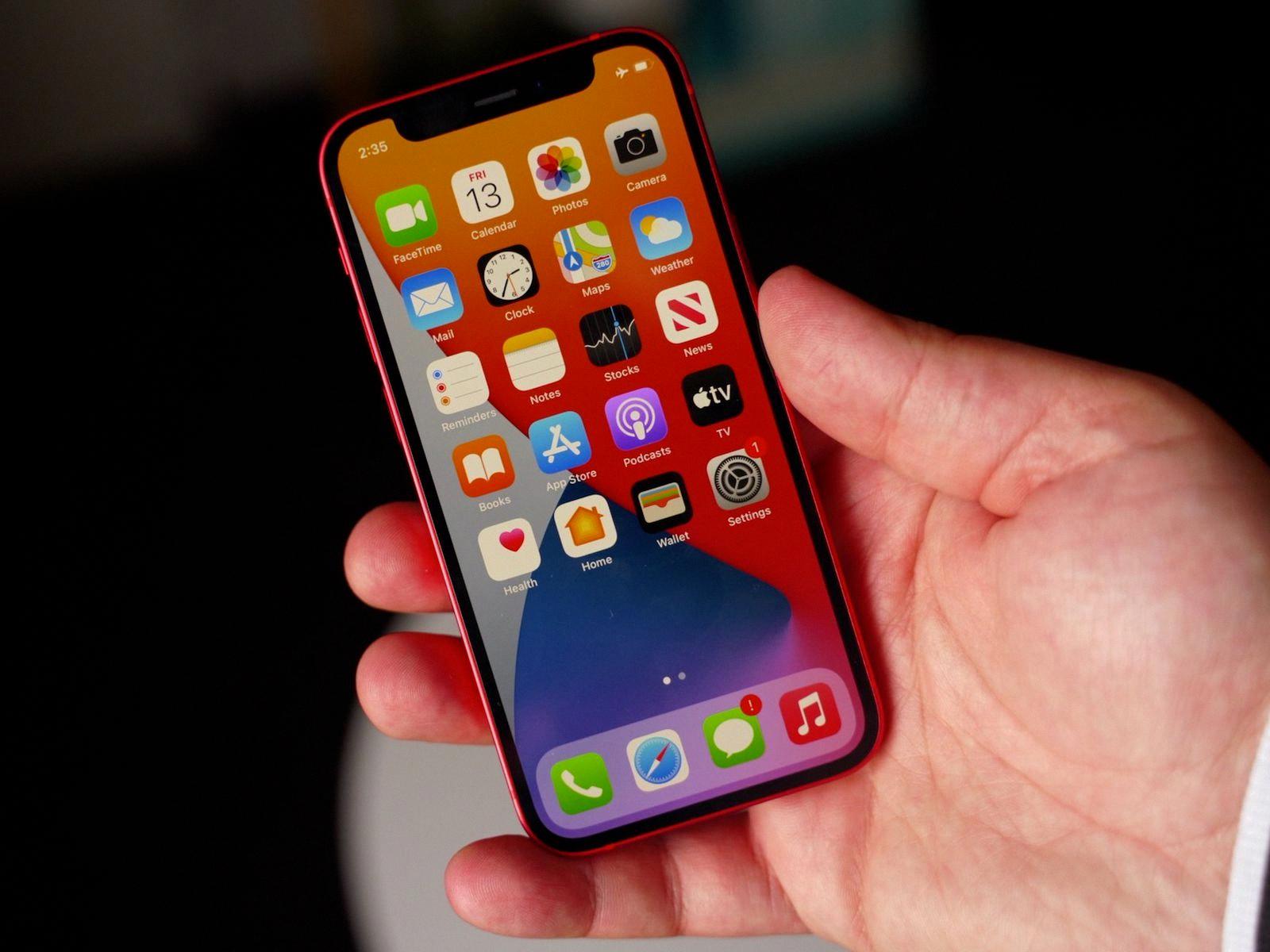 iphone 12 zoomed in on lock screen