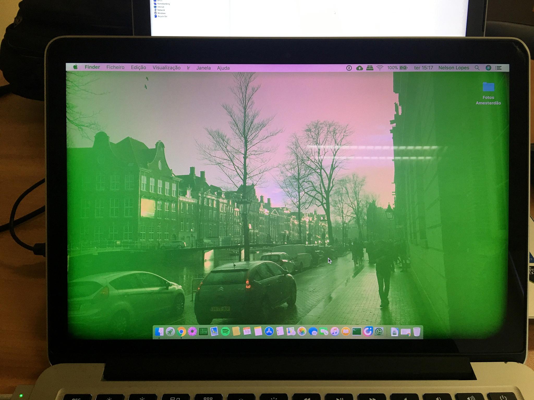 how to fix green screen on macbook pro