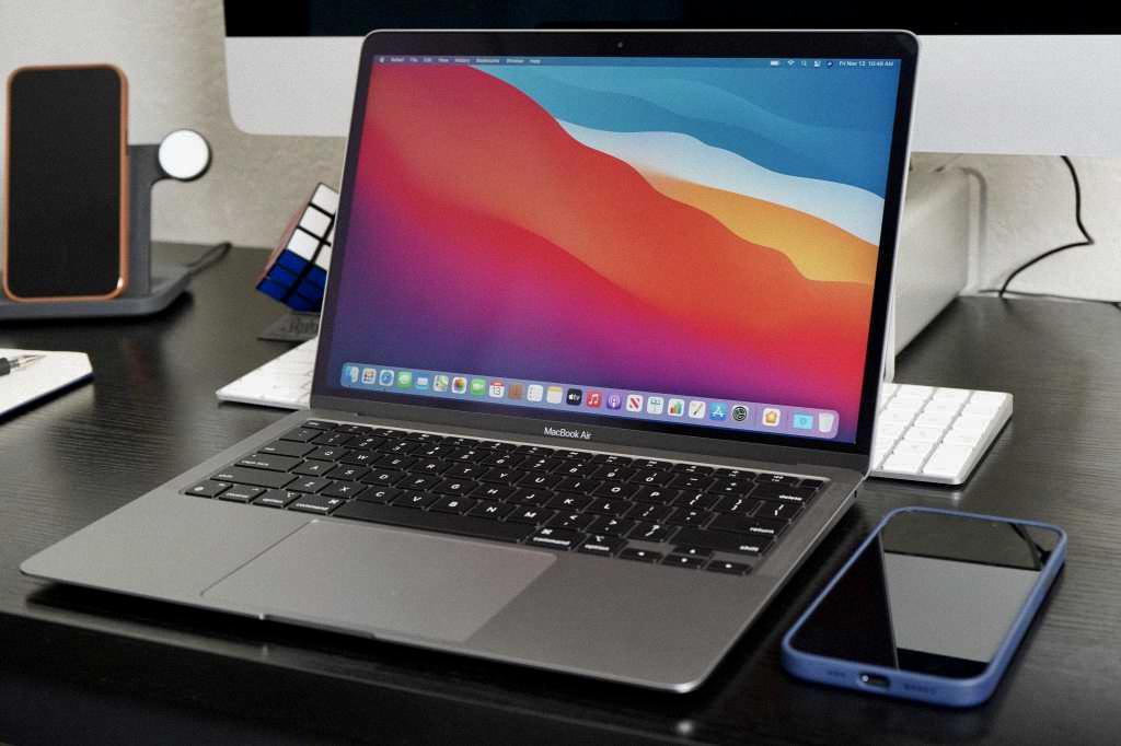 taking notes on macbook air
