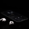 What Do the Blue and Red Lights on AirPods Mean? 11