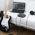 How to Plug Guitar Into Your iPad 15