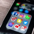 How To Hide Social Media Apps On iPhone 7