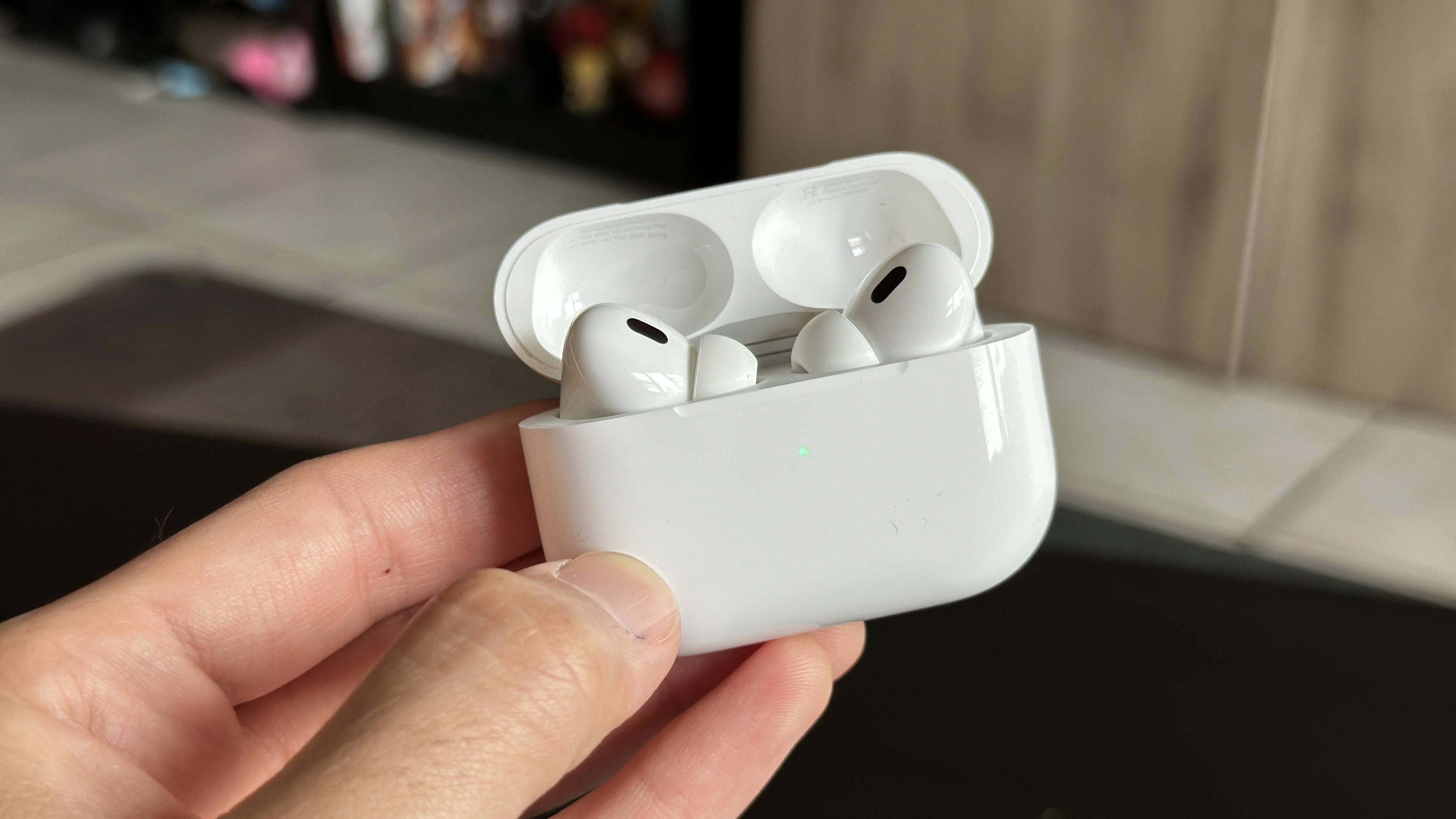 How To Change Airpods Tips 5