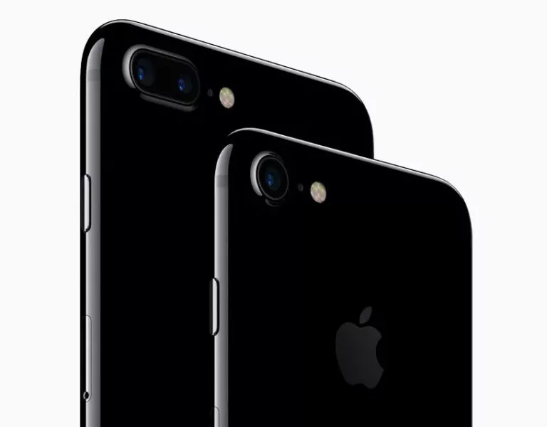 How To Clean iPhone Camera Lens 1