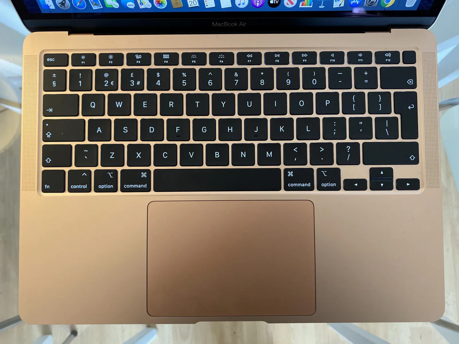 how to get keyboard to light up on macbook air