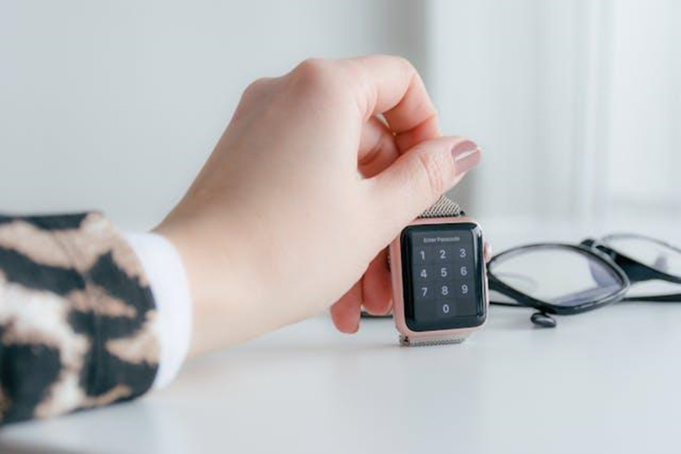 Can I Use an Apple Watch That I Found? 4 Can I Use an Apple Watch That I Found? 3