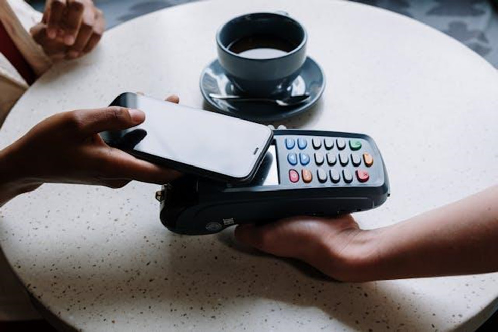 How to Reorder Apple Pay Cards on Your Apple Watch 6 How to Reorder Apple Pay Cards on Your Apple Watch 5