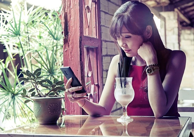 How to Use WiFi on a Locked iPhone 5 When to Use Cellular Instead of WiFi