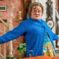 How To Watch All Round to Mrs. Brown's Season Online 3