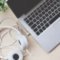 How To Use Headphones On Macbook 25