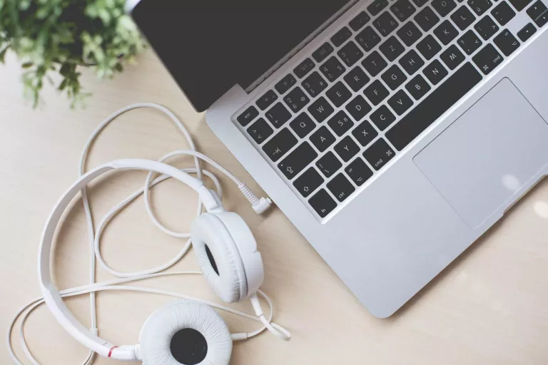 How To Use Headphones On Macbook 9