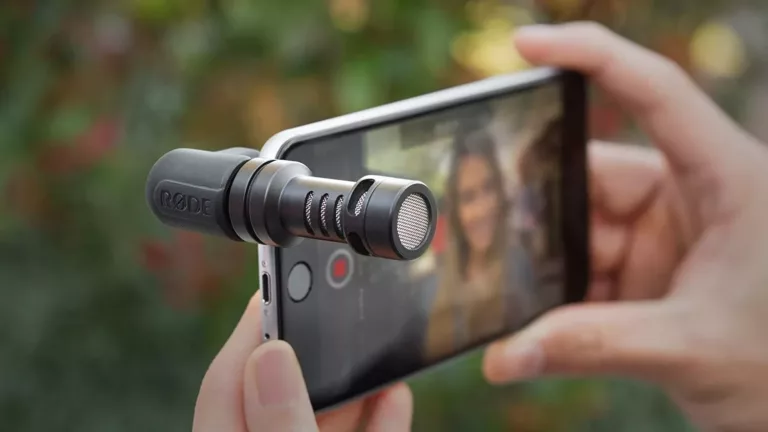 How to Use External Mics with Your iPhone 11 11