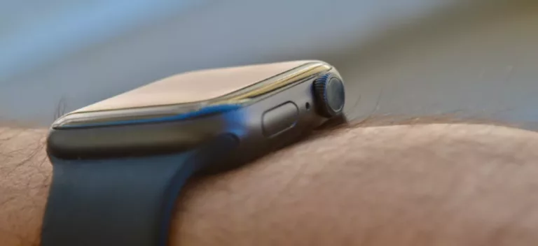 Unlock the Power of Your Apple Watch With the Side Button 5