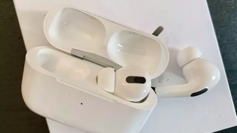 How to Spot Fake AirPod Charging Case 5