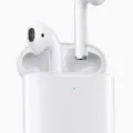Troubleshooting AirPods Blinking White Light Issue 1