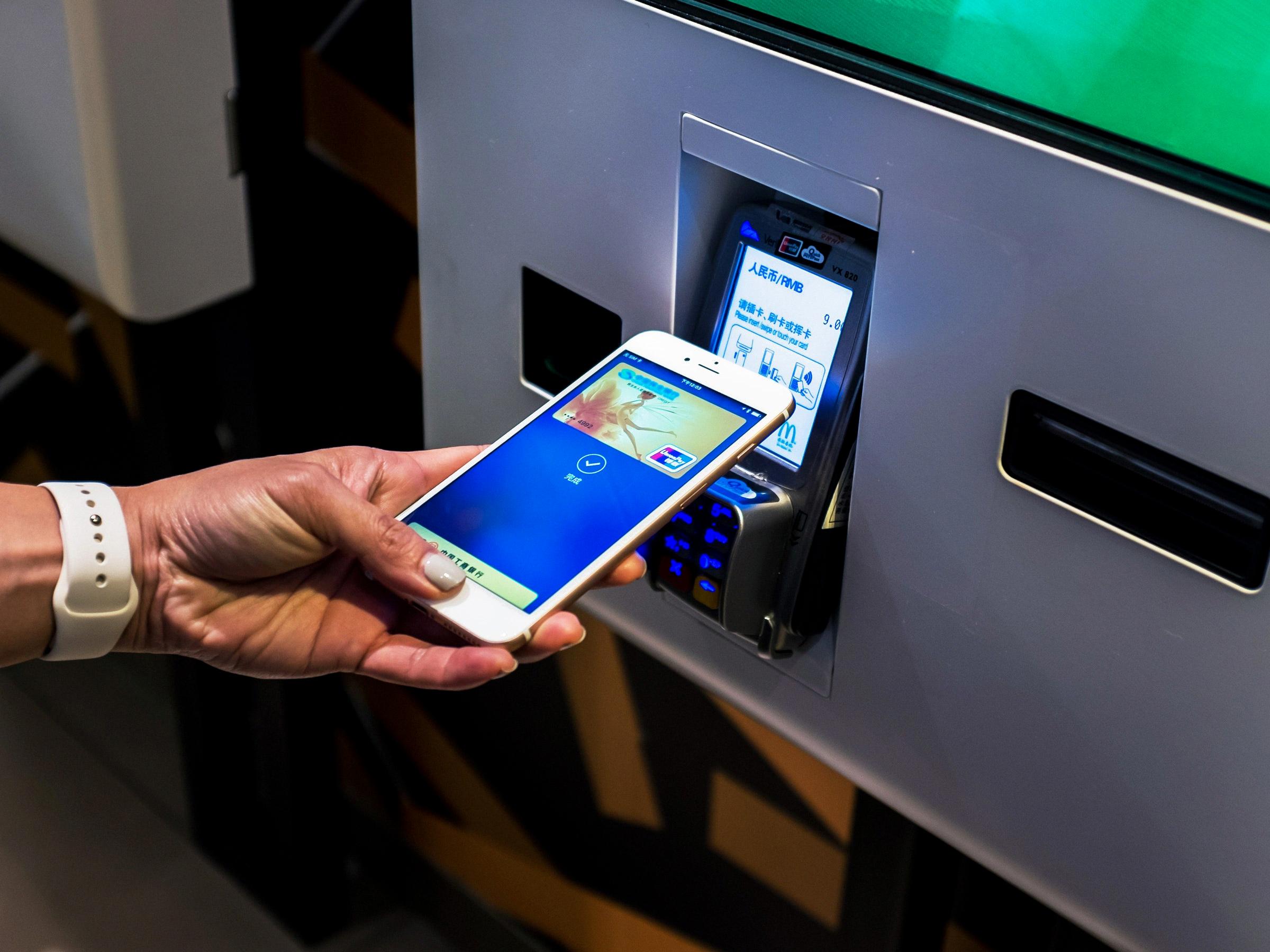 can i use apple pay at atm