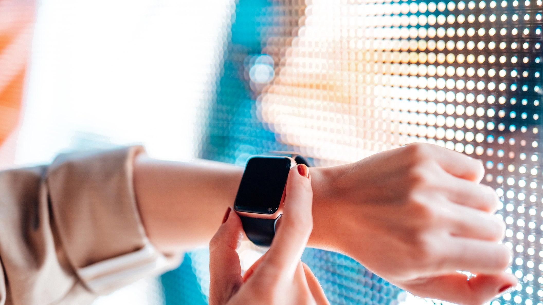 How to Use a Smartwatch Without a Phone? DeviceMAG