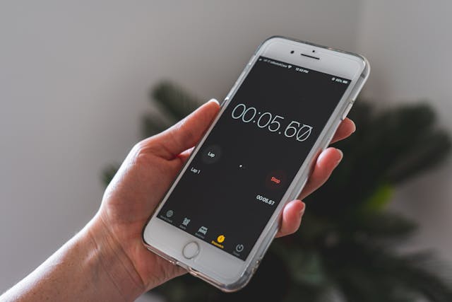 How To Keep iPhone Screen On When Using Stopwatch 2 How To Keep iPhone Screen On When Using Stopwatch 1