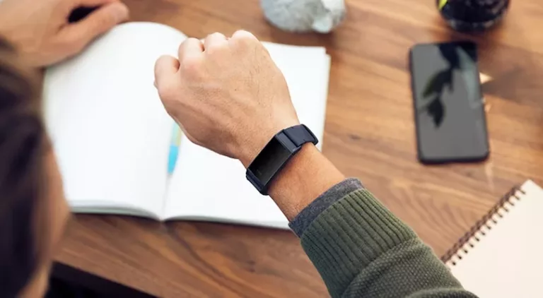 How to Fix Fitbit Charge 3 Blank Screen with Vibration? 19