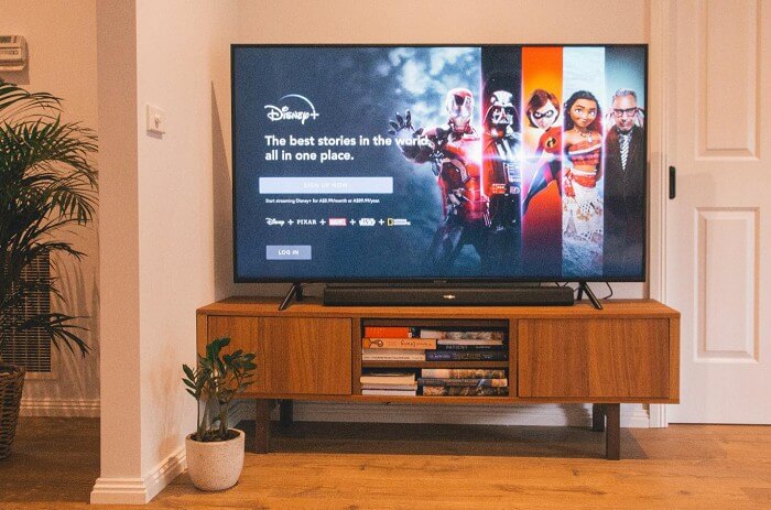 Why Does My TV Screen Look Blue On Camera? 2 Why Does My TV Screen Look Blue On Camera? 1