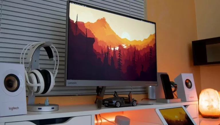 Do Monitors Have Built-in Speakers? 19