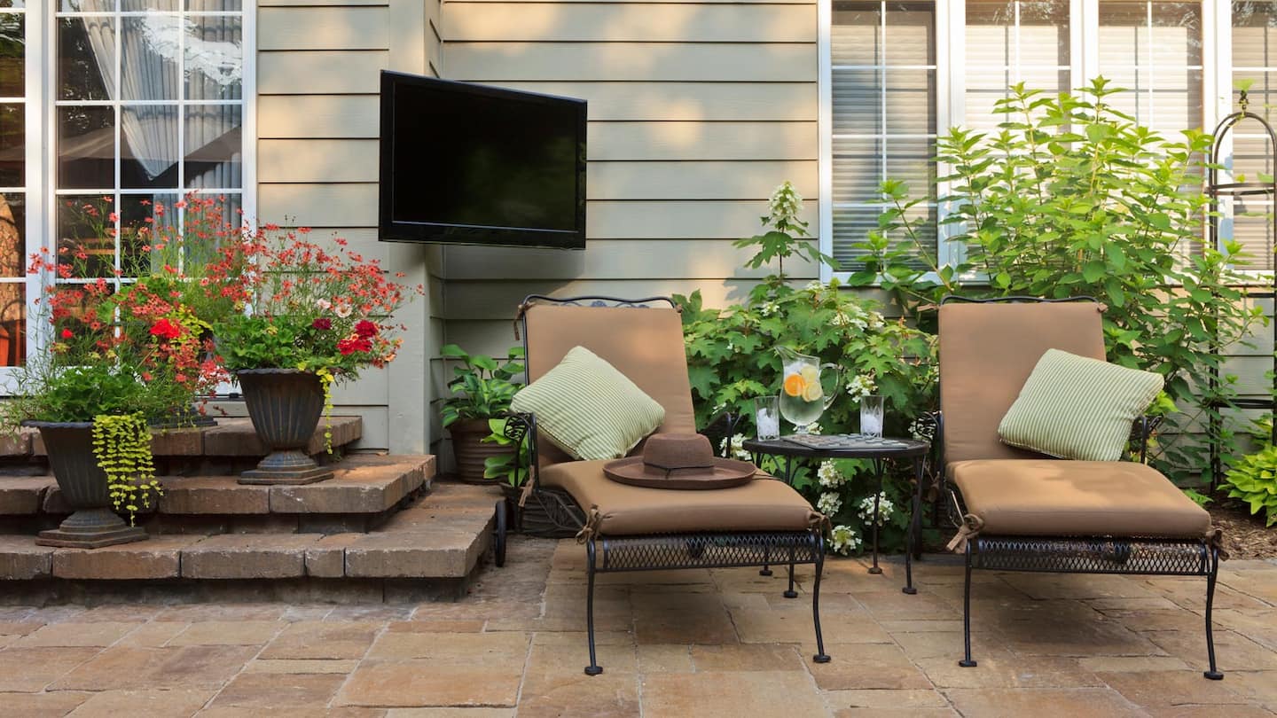 The Benefits of Outdoor Television Sets 2 The Benefits of Outdoor Television Sets 1