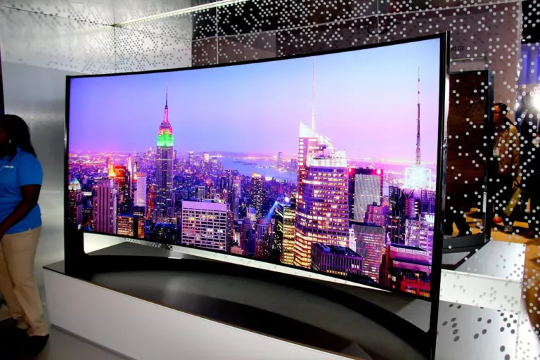 Discover the Immersive Benefits of a Panoramic TV Screen 3