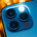 How to Keep Your Flashlight On While Taking Photos with Your iPhone 7