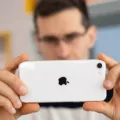 Exploring the 12MP Camera on the iPhone SE 15