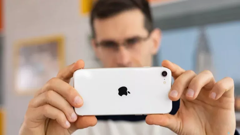 Exploring the 12MP Camera on the iPhone SE 5