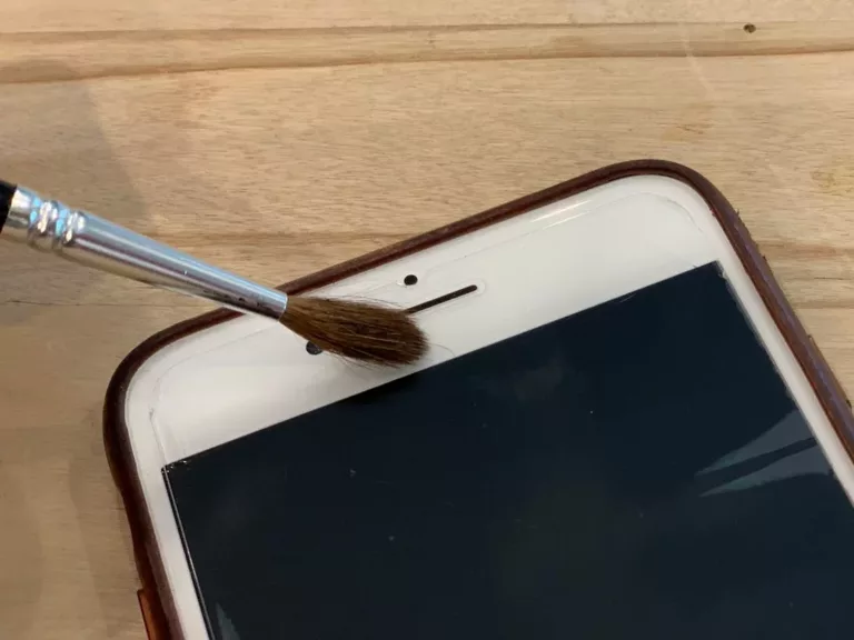 How to Clean the iPhone Speaker Slot? 13