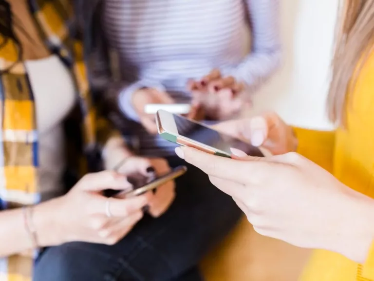 How to Create Contact Groups on iPhone Without iCloud? 5