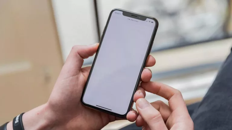 How to Clean An iPhone Screen? 15