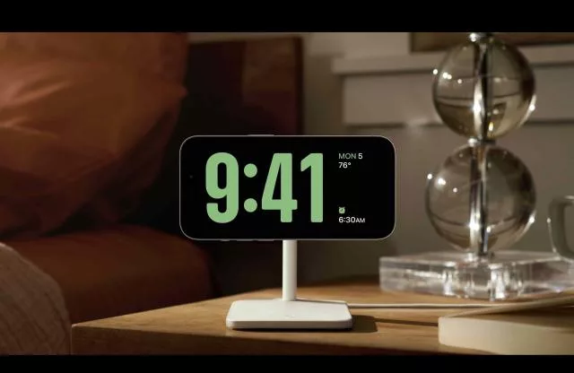 All You Need to Know About iPhone Nightstand Mode Feature 1