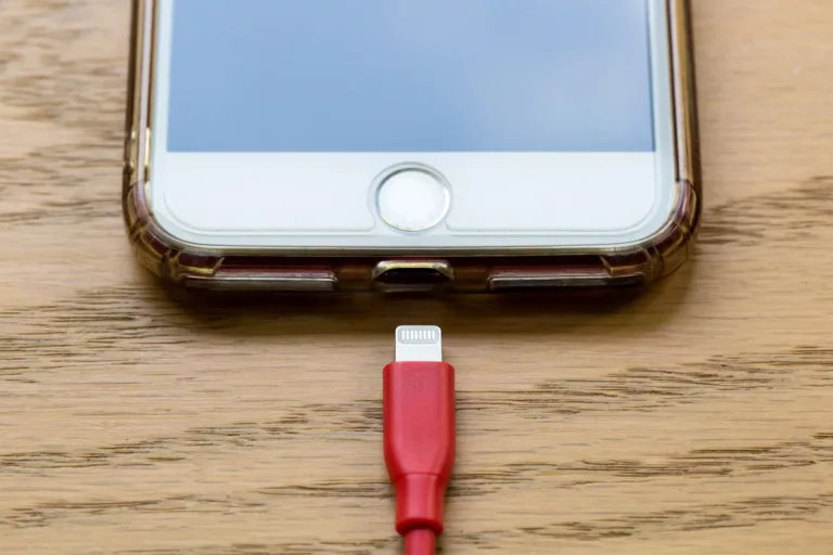 Why Your iPhone Charging Port Isn't Working? 1