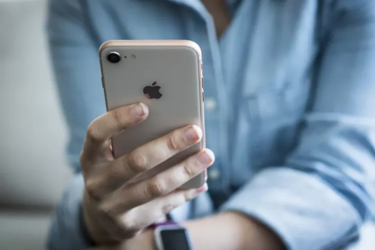 Where is the Microphone On the iPhone? 1