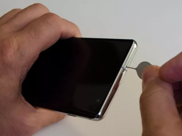 Everything You Need to Know About the SIM Card on the Samsung S10 Plus 13