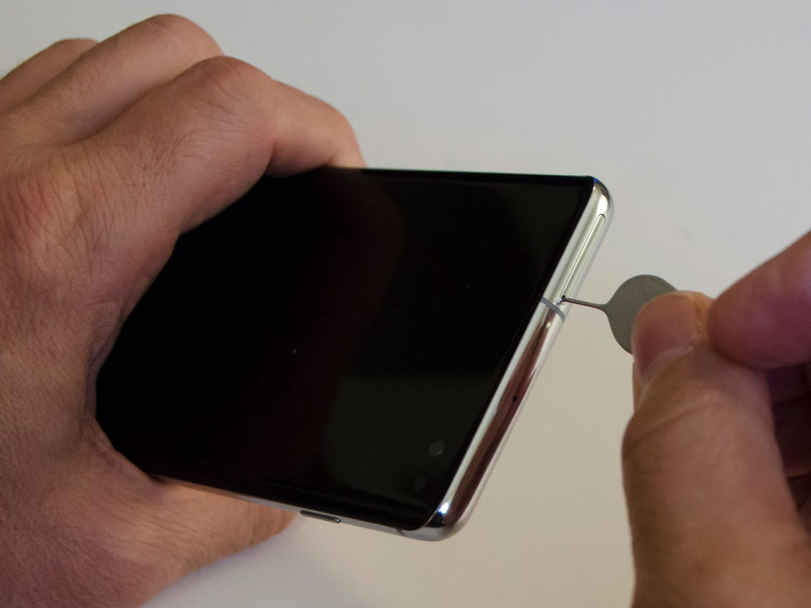 Everything You Need to Know About the SIM Card on the Samsung S10 Plus 2 Everything You Need to Know About the SIM Card on the Samsung S10 Plus 1