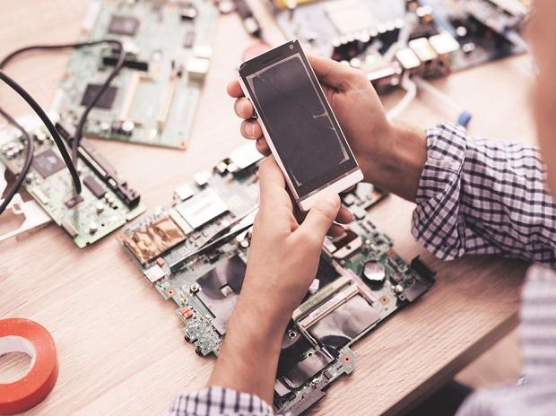 A Simple Guide to Testing Hardware Modules for Better Performance 2 A Simple Guide to Testing Hardware Modules for Better Performance 1