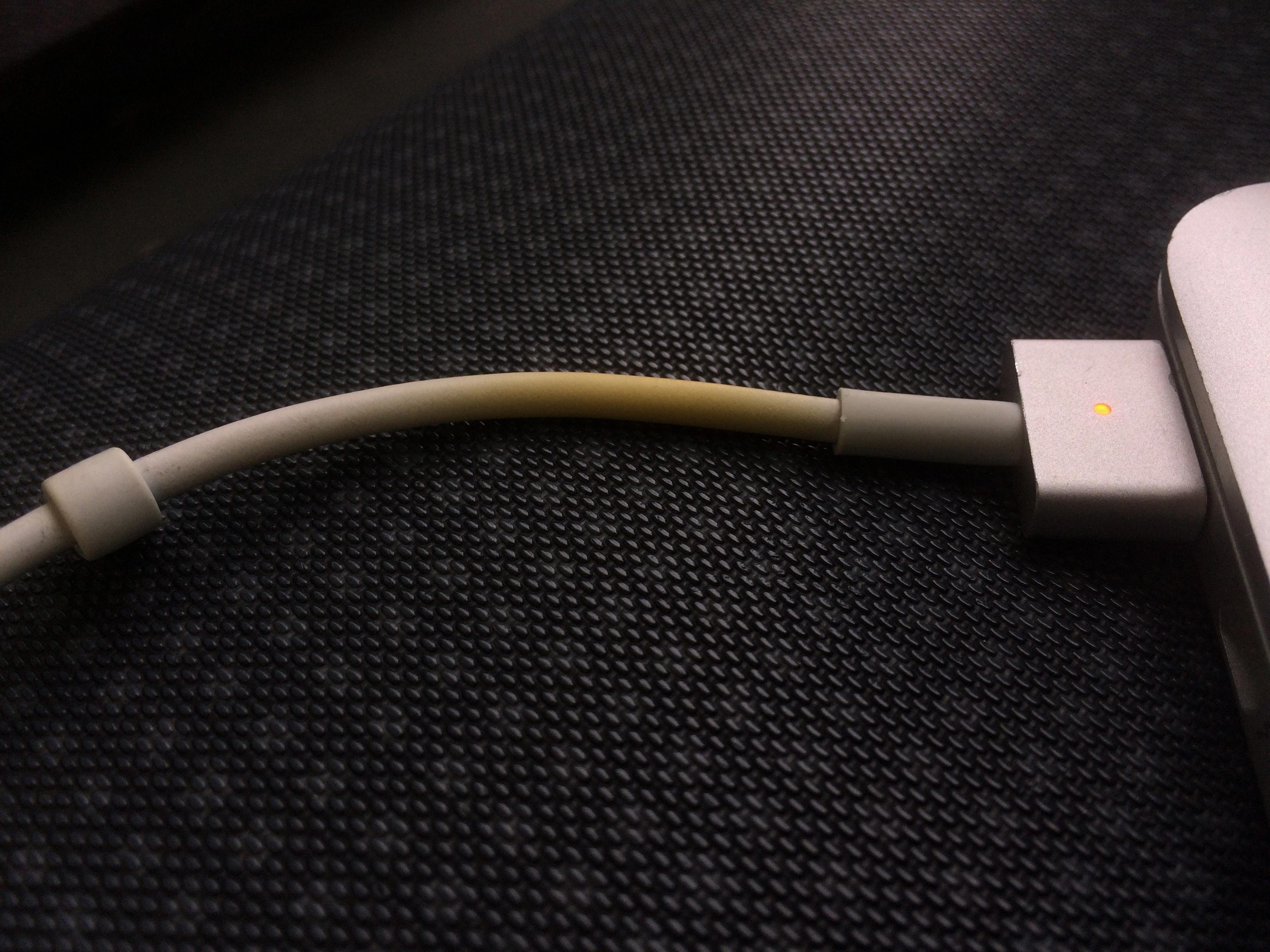 why does mac charger turn orange why does mac charger turn orange