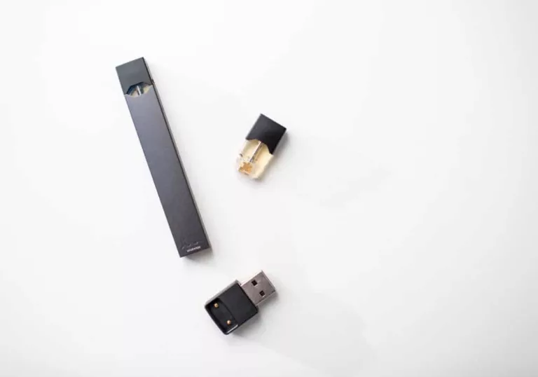 Can You Charge Your Vaping Device with an iPhone Charger? 3